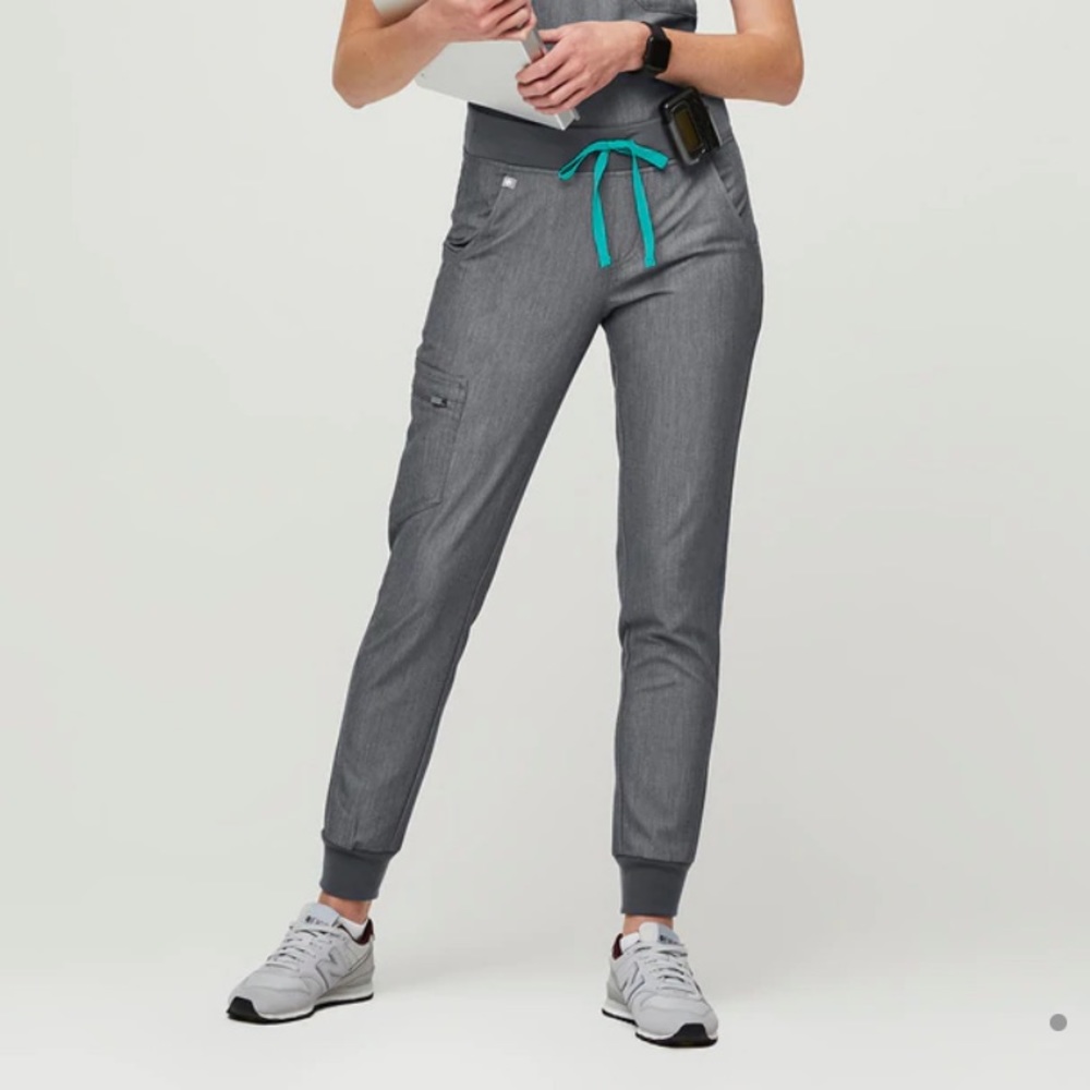 Figs Zamora Charcoal Scrub Pant